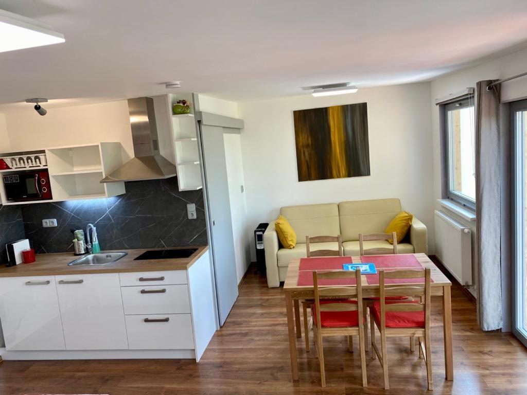 Apartman - E - Vyhlidka Nad Rekou Zdiby Εξωτερικό φωτογραφία